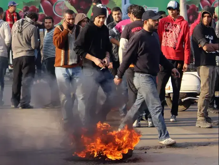 ההפגנות בפורט סעיד אחרי גזר הדין שניתן לאחראים על האסון באיצטדיון (רויטרס) ההפגנות בפורט סעיד אחרי גזר הדין שניתן לאחראים על האסון באיצטדיון (רויטרס)