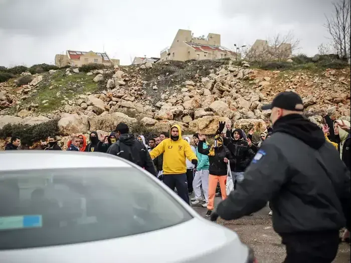 ג'יבראיל קאדייב, זאור סדאייב שחקני בית"ר ירושלים נמלטים ממתחם האימונים (מערכת וואלה! NEWS , נועם מושקוביץ) ג'יבראיל קאדייב, זאור סדאייב שחקני בית"ר ירושלים נמלטים ממתחם האימונים (מערכת וואלה! NEWS , נועם מושקוביץ)