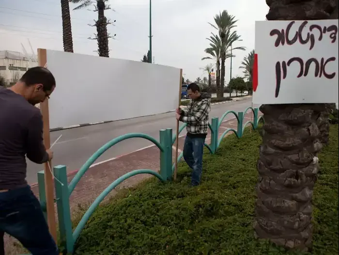 עובדי המכון הביולוגי בנס ציונה מוחים, ינואר 2013 (דרור עינב) עובדי המכון הביולוגי בנס ציונה מוחים, ינואר 2013 (דרור עינב)
