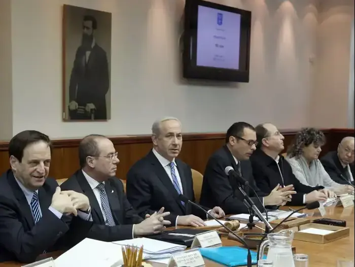 ישיבת ממשלה 10 בפברואר 2013 (מערכת וואלה! NEWS , מרק ישראל סלם / ג'רוזלם פוסט) ישיבת ממשלה 10 בפברואר 2013 (מערכת וואלה! NEWS , מרק ישראל סלם / ג'רוזלם פוסט)