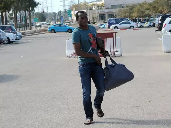 קשר הפועל תל אביב אריק דג'מבה דג'מבה (ברני ארדוב) קשר הפועל תל אביב אריק דג'מבה דג'מבה (ברני ארדוב)