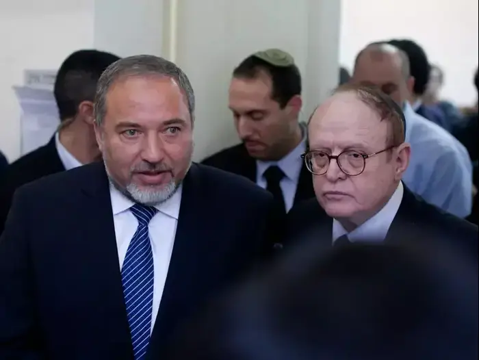 פתיחת משפטו של השר לשעבר אביגדור ליברמן, בית משפט השלום בירושלים, פברואר 2013 (דרור עינב) פתיחת משפטו של השר לשעבר אביגדור ליברמן, בית משפט השלום בירושלים, פברואר 2013 (דרור עינב)