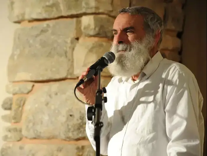 הרב אביחי רונצקי, לשעבר רב צבאי, באזכרת בני משפחת פוגל שנרצחו באיתמר, פברואר 2013 (ספק 500 , ערן יופי כהן) הרב אביחי רונצקי, לשעבר רב צבאי, באזכרת בני משפחת פוגל שנרצחו באיתמר, פברואר 2013 (ספק 500 , ערן יופי כהן)