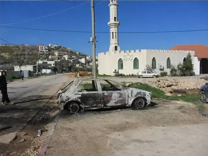תמונות של מכוניות שהושחתו אמש בקוסרה פברואר 2013 (יח"צ , בצלם) תמונות של מכוניות שהושחתו אמש בקוסרה פברואר 2013 (יח"צ , בצלם)