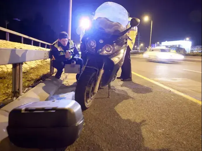 תאונת קטנוע על כביש איילון צפון לאחר מחלף לה גווארדיה, 22 פברואר 2013 (דרור עינב , דרור עינב)