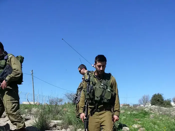 מיקום נפילת הפצמ"ר באלוני הבשן, פברואר 2013 (ג'יליס) מיקום נפילת הפצמ"ר באלוני הבשן, פברואר 2013 (ג'יליס)