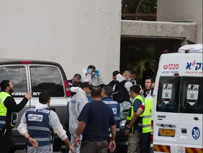 שני הרוגים בפיצוץ ברכב בראשון לציון, פברואר 2013 (דרור עינב) שני הרוגים בפיצוץ ברכב בראשון לציון, פברואר 2013 (דרור עינב)