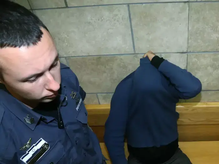החשוד בשפיכת חומצה על פניה של בת 16, בהצהרת תובע בבית המשפט בנצרת, מרץ 2013 (ערן גילווארג) החשוד בשפיכת חומצה על פניה של בת 16, בהצהרת תובע בבית המשפט בנצרת, מרץ 2013 (ערן גילווארג)