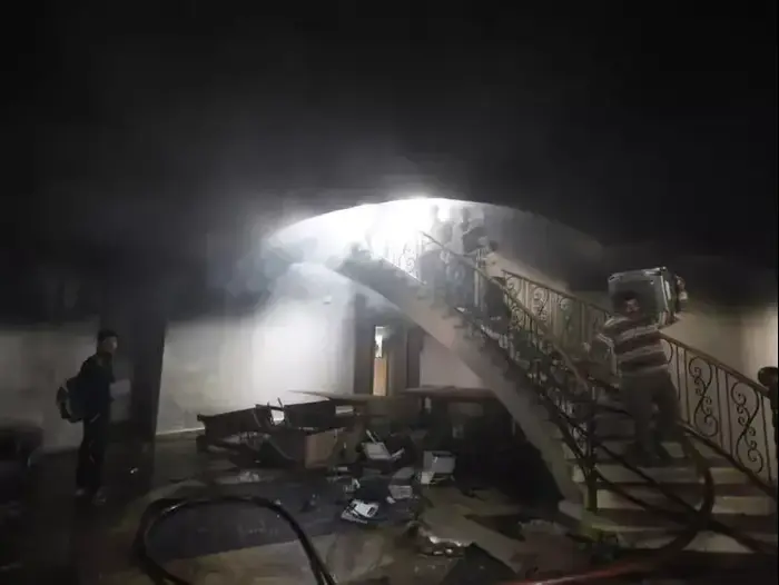 מבנה התאחדות הכדורגל המצרית בקהיר, לאחר שאוהדים של קבוצת "אל אהלי" הציתו אותו במחאה על הכרעת הדין במשפט על אסון הכדורגל בפורט סעיד (רויטרס) מבנה התאחדות הכדורגל המצרית בקהיר, לאחר שאוהדים של קבוצת "אל אהלי" הציתו אותו במחאה על הכרעת הדין במשפט על אסון הכדורגל בפורט סעיד (רויטרס)
