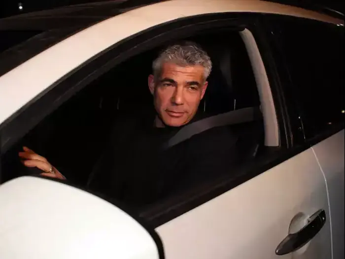 יו"ר יש עתיד יאיר לפיד יוצא מהפגישה עם ראש הממשלה בנימין נתניהו, נפתלי בנט ואביגדור ליברמן, 10 במרץ 2013 (יואב דודקביץ') יו"ר יש עתיד יאיר לפיד יוצא מהפגישה עם ראש הממשלה בנימין נתניהו, נפתלי בנט ואביגדור ליברמן, 10 במרץ 2013 (יואב דודקביץ')