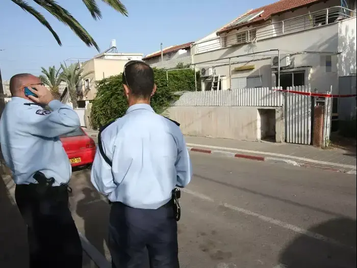 אזרח זר פרץ לבית ביד אליהו בתל אביב ניסה לתקוף ילדה ודקר את אמה (יותם רונן) אזרח זר פרץ לבית ביד אליהו בתל אביב ניסה לתקוף ילדה ודקר את אמה (יותם רונן)