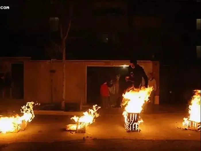 חגיגות "יום רביעי האדום" באירן, מרץ 2013 (צילום מסך , התקשורת האירנית) חגיגות "יום רביעי האדום" באירן, מרץ 2013 (צילום מסך , התקשורת האירנית)