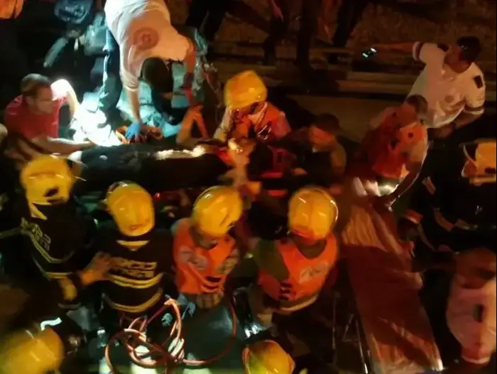 פינוי הפצועות מהפיגוע בשומרון (מד"א) פינוי הפצועות מהפיגוע בשומרון (מד"א)