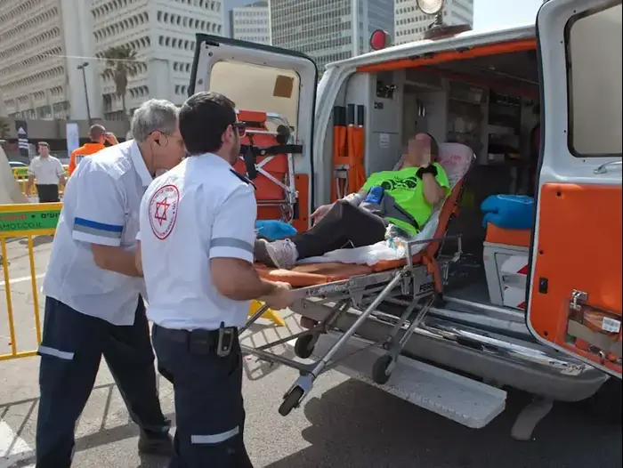 משתתפים בריצת מרתון בתל אביב שנפגעו וטופלו על ידי מגן דוד אדום (דרור עינב) משתתפים בריצת מרתון בתל אביב שנפגעו וטופלו על ידי מגן דוד אדום (דרור עינב)