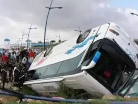 אוטובוס התהפך סמוך לגשר אלנבי בירדן, 14 פלסטינים נהרגו, 16 במרץ 2013 (צילום מסך) אוטובוס התהפך סמוך לגשר אלנבי בירדן, 14 פלסטינים נהרגו, 16 במרץ 2013 (צילום מסך)