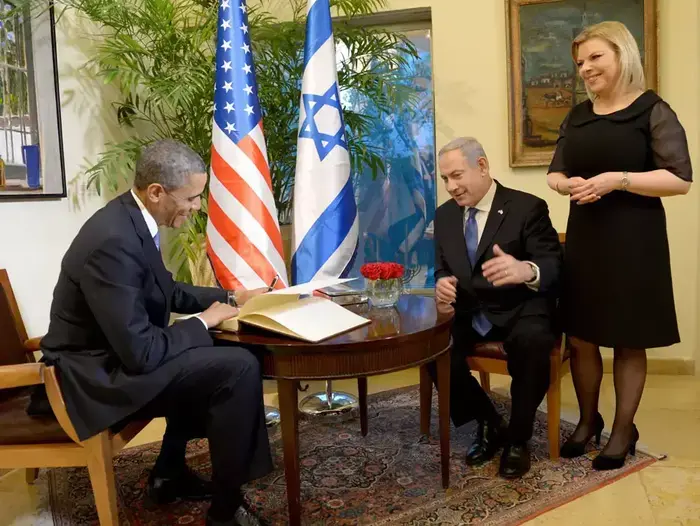 ראש הממשלה בנימין נתניהו ורעייתו שרה מקבלים את פני נשיא ארצות הברית ברק אובמה בבית ראש הממשלה בירושלים, מרץ 2013 (לשכת העיתונות הממשלתית , אבי אוחיון) ראש הממשלה בנימין נתניהו ורעייתו שרה מקבלים את פני נשיא ארצות הברית ברק אובמה בבית ראש הממשלה בירושלים, מרץ 2013 (לשכת העיתונות הממשלתית , אבי אוחיון)