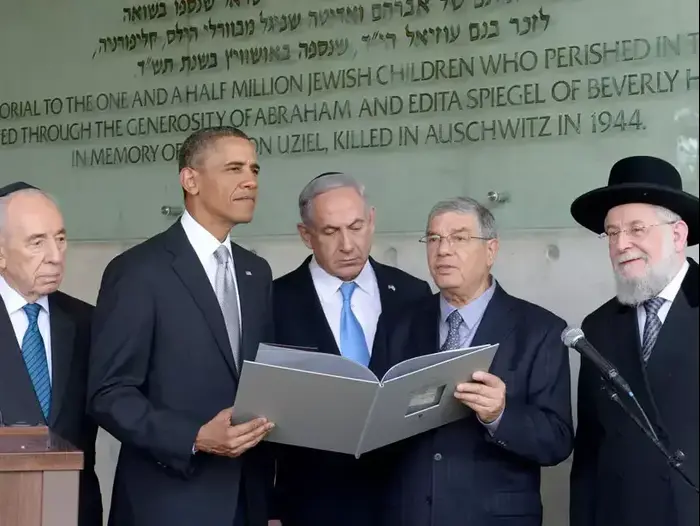 נשיא ארה"ב ברק אובמה בביקורו ב"יד ושם", מרץ 2013 (יח"צ , צילום: משה מילנר, לע"מ) נשיא ארה"ב ברק אובמה בביקורו ב"יד ושם", מרץ 2013 (יח"צ , צילום: משה מילנר, לע"מ)