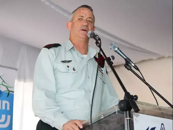 הרמטכ"ל רא"ל בני גנץ בהרמת כוסית בכפר הנופש בגבעת אולגה, 25 מרץ 2013 (שלומי גבאי)