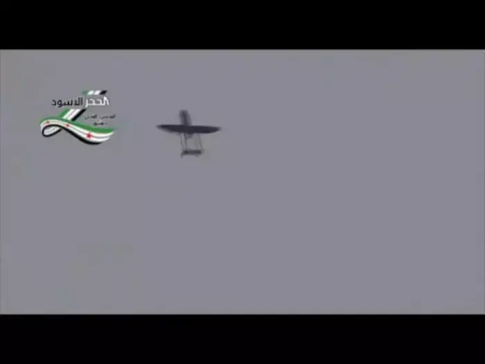 כלי טיס מערבי שתיעדו המורדים באסד בשמי סוריה (צילום מסך , סרטון חובבים) כלי טיס מערבי שתיעדו המורדים באסד בשמי סוריה (צילום מסך , סרטון חובבים)
