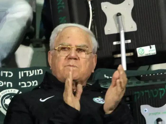 יעקב שחר נשיא מכבי חיפה (אדריאן הרבשטיין) יעקב שחר נשיא מכבי חיפה (אדריאן הרבשטיין)