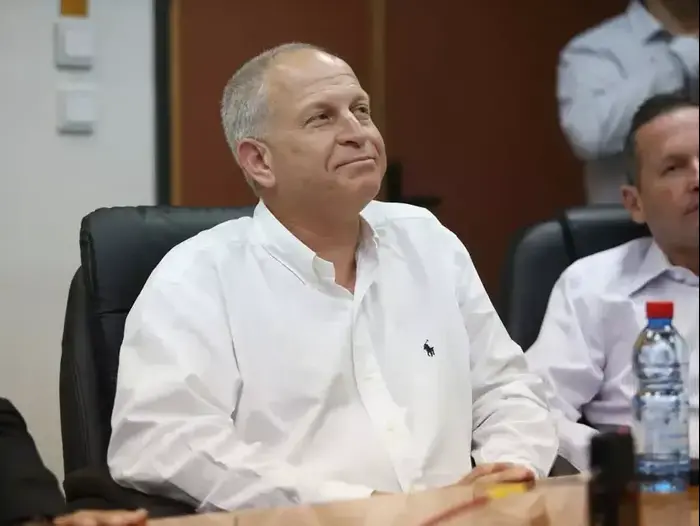 יושב ראש מועצת ההימורים צחי פישביין (קובי אליהו) יושב ראש מועצת ההימורים צחי פישביין (קובי אליהו)