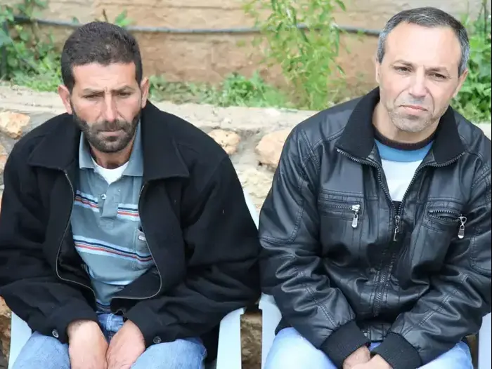 אבות ההרוגים בסוכת האבלים בכפר דיר אל-אסד בעקבות התאונה בנשר (שלומי גבאי) אבות ההרוגים בסוכת האבלים בכפר דיר אל-אסד בעקבות התאונה בנשר (שלומי גבאי)