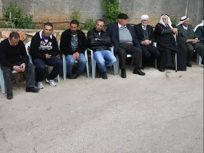סוכת האבלים בכפר דיר אל-אסד בעקבות התאונה בנשר (שלומי גבאי) סוכת האבלים בכפר דיר אל-אסד בעקבות התאונה בנשר (שלומי גבאי)