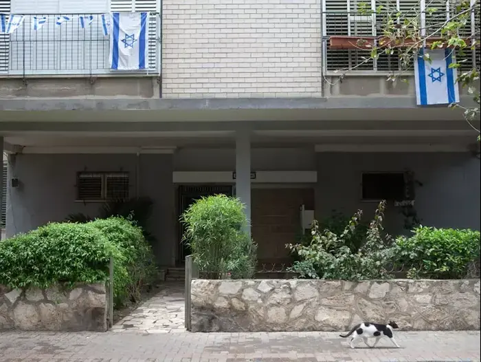 קשישה הותקפה ברחוב הקליר בתל אביב, אפריל 2013 (דרור עינב) קשישה הותקפה ברחוב הקליר בתל אביב, אפריל 2013 (דרור עינב)