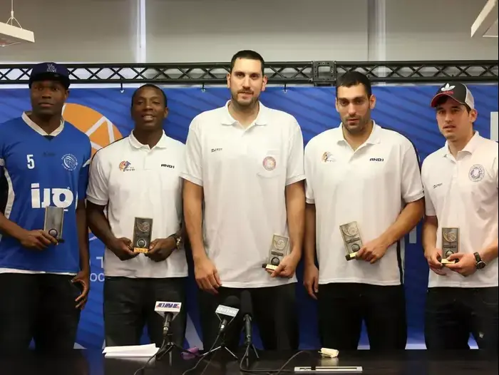 דינמה אודיקוסה, בילאל בן, עמית תמיר, טל דן, אבירם זליקוביץ' (קובי אליהו) דינמה אודיקוסה, בילאל בן, עמית תמיר, טל דן, אבירם זליקוביץ' (קובי אליהו)