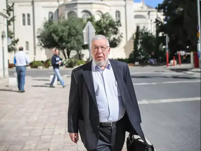 זאב בן אריה, ששימש כשגריר ישראל בבלארוס במשפטו של אביגדור ליברמן, אפריל 2013 (נועם מושקוביץ) זאב בן אריה, ששימש כשגריר ישראל בבלארוס במשפטו של אביגדור ליברמן, אפריל 2013 (נועם מושקוביץ)