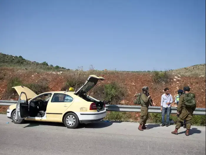 דקירה בצומת תפוח. אפריל 2013 (דרור עינב) דקירה בצומת תפוח. אפריל 2013 (דרור עינב)