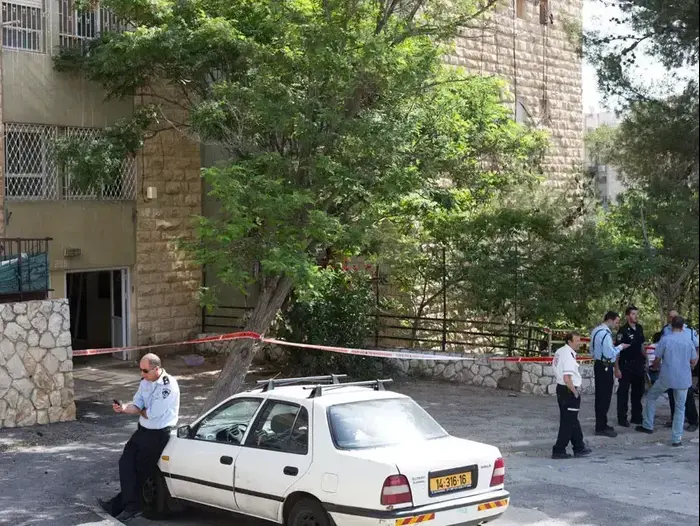 זירת הרצח בנווה יעקב, ירושלים 2013 (מור שאולי) זירת הרצח בנווה יעקב, ירושלים 2013 (מור שאולי)