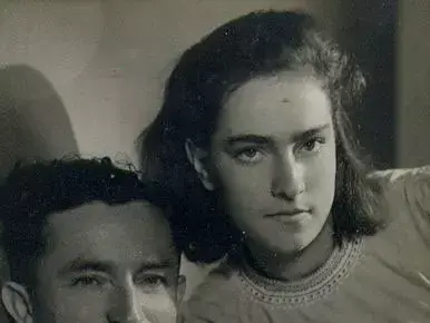 דבורה עומר עם משה מוסינזון (יח"צ , וויקישיתוף) דבורה עומר עם משה מוסינזון (יח"צ , וויקישיתוף)