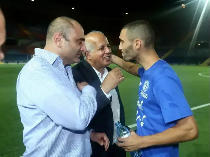 עומר גולן שחקן מכבי פתח תקוה עם אבי לוזון, שינו זוארץ (קובי אליהו) עומר גולן שחקן מכבי פתח תקוה עם אבי לוזון, שינו זוארץ (קובי אליהו)