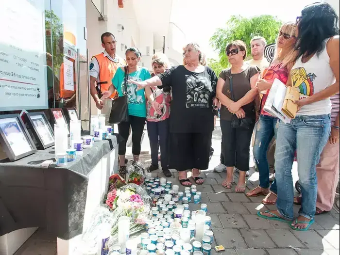 פתיחת סניף הבנק בבאר שבע בו בוצע הטבח (עומר מירון) פתיחת סניף הבנק בבאר שבע בו בוצע הטבח (עומר מירון)