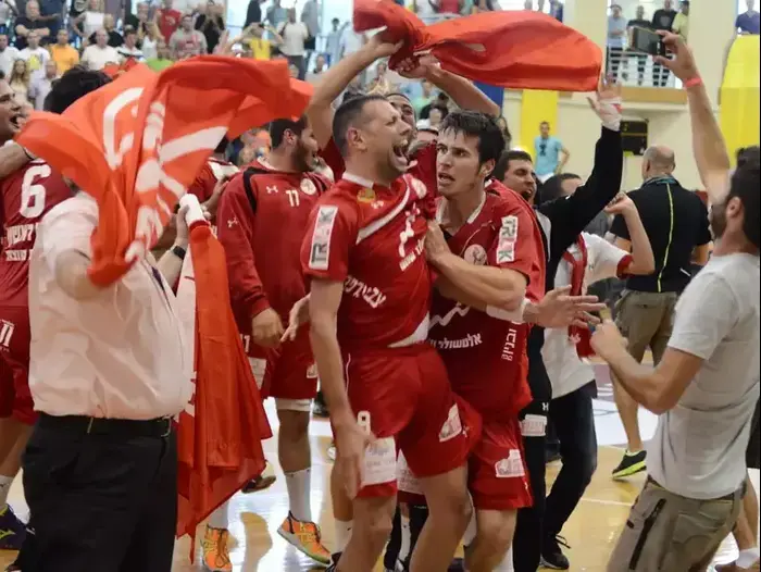 עידן מימון שחקן הפועל ראשון לציון חוגג (ניב אהרונסון) עידן מימון שחקן הפועל ראשון לציון חוגג (ניב אהרונסון)