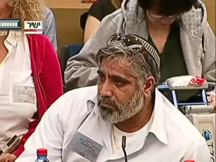 אב לבן שטופל בקנאביס רפואי מדבר בכנסת, צאי 2013 (צילום מסך , ערוץ הכנסת) אב לבן שטופל בקנאביס רפואי מדבר בכנסת, צאי 2013 (צילום מסך , ערוץ הכנסת)