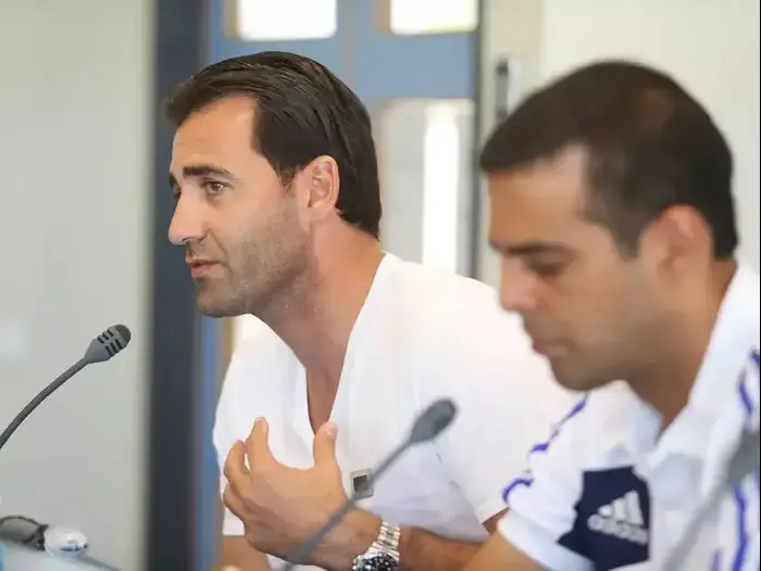 מאמן הנבחרת הצעירה גיא לוזון עם סוכן השחקנים דודו דהאן (קובי אליהו) מאמן הנבחרת הצעירה גיא לוזון עם סוכן השחקנים דודו דהאן (קובי אליהו)