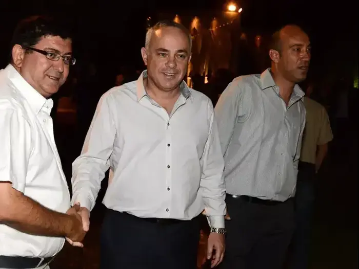 יובל שטייניץ בחתונתם של ציפי חוטובלי ואור אלון. מאי 2013 (ניב אהרונסון) יובל שטייניץ בחתונתם של ציפי חוטובלי ואור אלון. מאי 2013 (ניב אהרונסון)