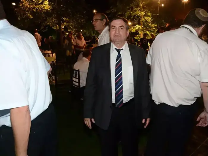עוזי דיין בחתונתם של ציפי חוטובלי ואור אלון. מאי 2013 (ניב אהרונסון) עוזי דיין בחתונתם של ציפי חוטובלי ואור אלון. מאי 2013 (ניב אהרונסון)