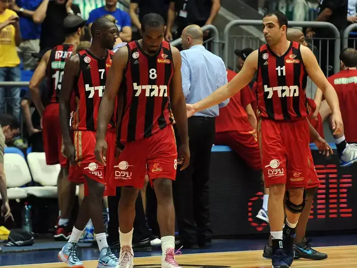 אלישי כדיר, סמרדו סמואלס, הפועל ירושלים (ברני ארדוב) אלישי כדיר, סמרדו סמואלס, הפועל ירושלים (ברני ארדוב)