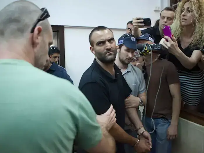 החשוד המרכזי ברצח בבר-נוער: חגי פליסיאן מפרדס כץ (דניאל בוק) החשוד המרכזי ברצח בבר-נוער: חגי פליסיאן מפרדס כץ (דניאל בוק)