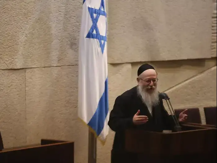 יעקב ליצמן במליאת הכנסת בזמן דיוני התקציב, 17 יוני 2013 (טלי מאייר ) יעקב ליצמן במליאת הכנסת בזמן דיוני התקציב, 17 יוני 2013 (טלי מאייר )