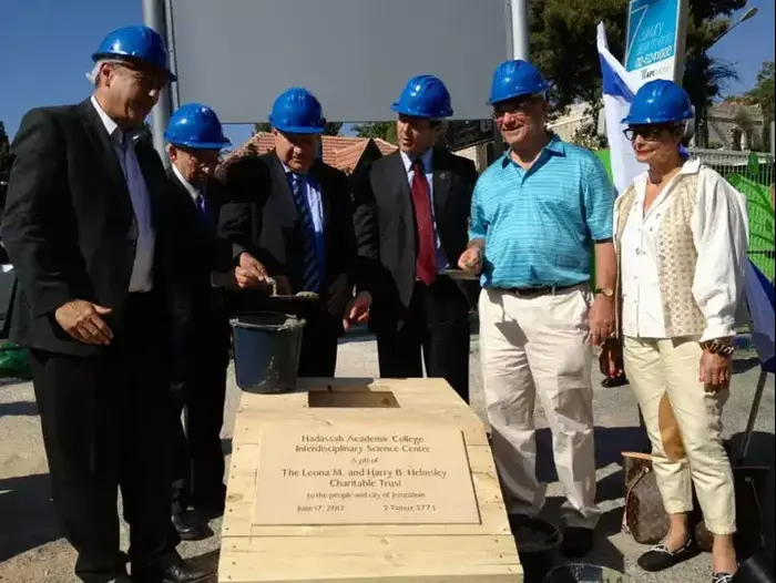חנוכת מרכז המדעים החדש במכללה האקדמית ירושלים בנוכחות ניר ברקת, יוני 2013 (יח"צ) חנוכת מרכז המדעים החדש במכללה האקדמית ירושלים בנוכחות ניר ברקת, יוני 2013 (יח"צ)