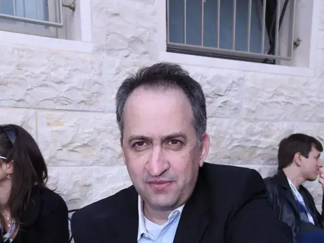 גיא רולניק (שי אוקנין) גיא רולניק (שי אוקנין)