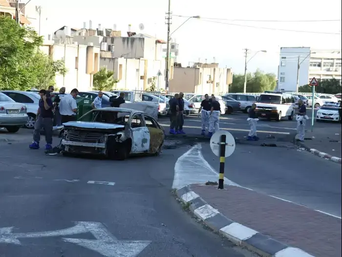 זירת פיצוץ הרכב במגדל העמק, יולי 2013 (שלומי גבאי) זירת פיצוץ הרכב במגדל העמק, יולי 2013 (שלומי גבאי)