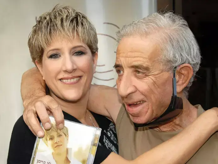 סי היימן עם נחצ'ה היימן (יח"צ , מירי נחמיאס) סי היימן עם נחצ'ה היימן (יח"צ , מירי נחמיאס)