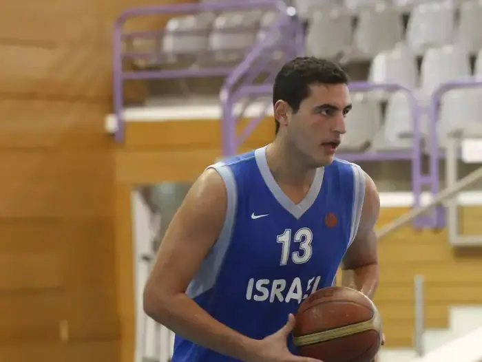 עידן זלמנסון נבחרת הנוער בכדורסל (מגד גוזני) עידן זלמנסון נבחרת הנוער בכדורסל (מגד גוזני)