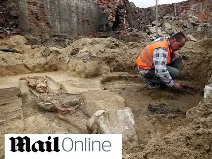 קבר ערפד בפולין (צילום מסך , daily mail) קבר ערפד בפולין (צילום מסך , daily mail)