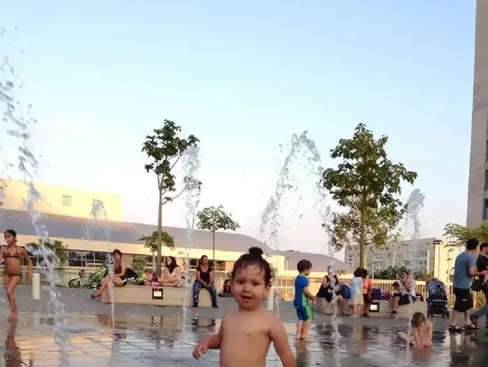 מזרקות מים בפארק גבעתיים (יח"צ , גלי סימן טוב)